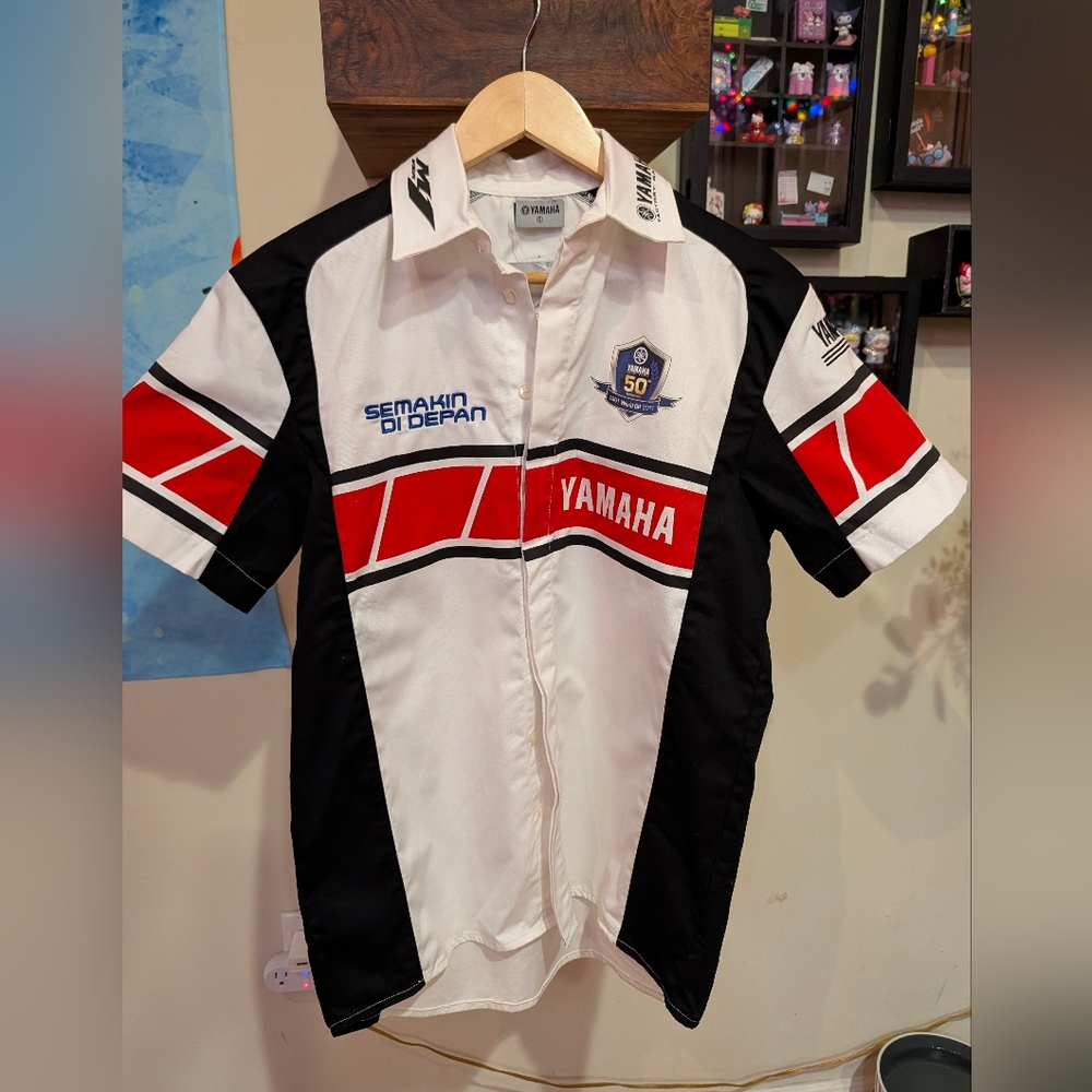 Vintage Yamaha Racing Semakin Di Depan MotoGP Button Down Shirt